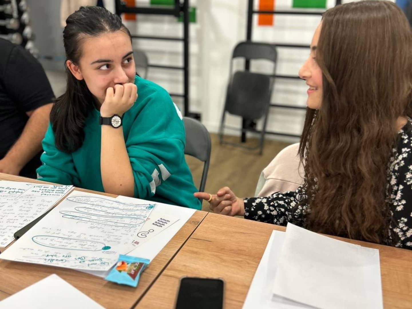 DU EL participants working with a mentor